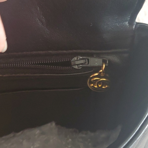 SOLD Chanel vintage black shoulder bag - Picture 8 of 16